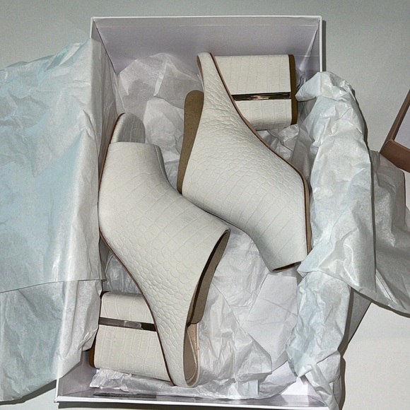 Via Spiga Hennie Croc-Embossed Block Heel Mules White Size 9.5 NIB - Picture 12 of 14